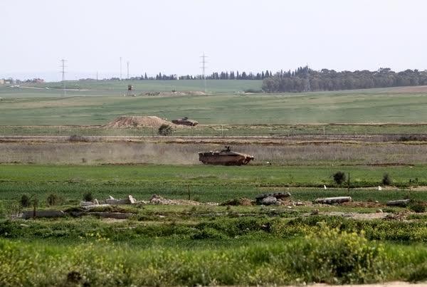 Israeli military tanks razes borderline farmland in Gaza (file photo)