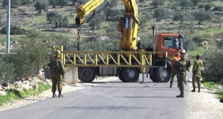 Israeli occupation close road in West Bank