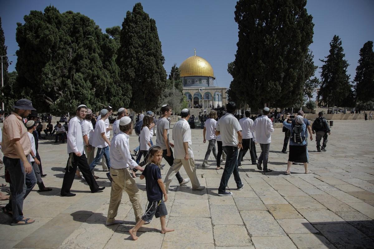 Dozens of Israeli Colonizers Profane Al-Aqsa Mosque