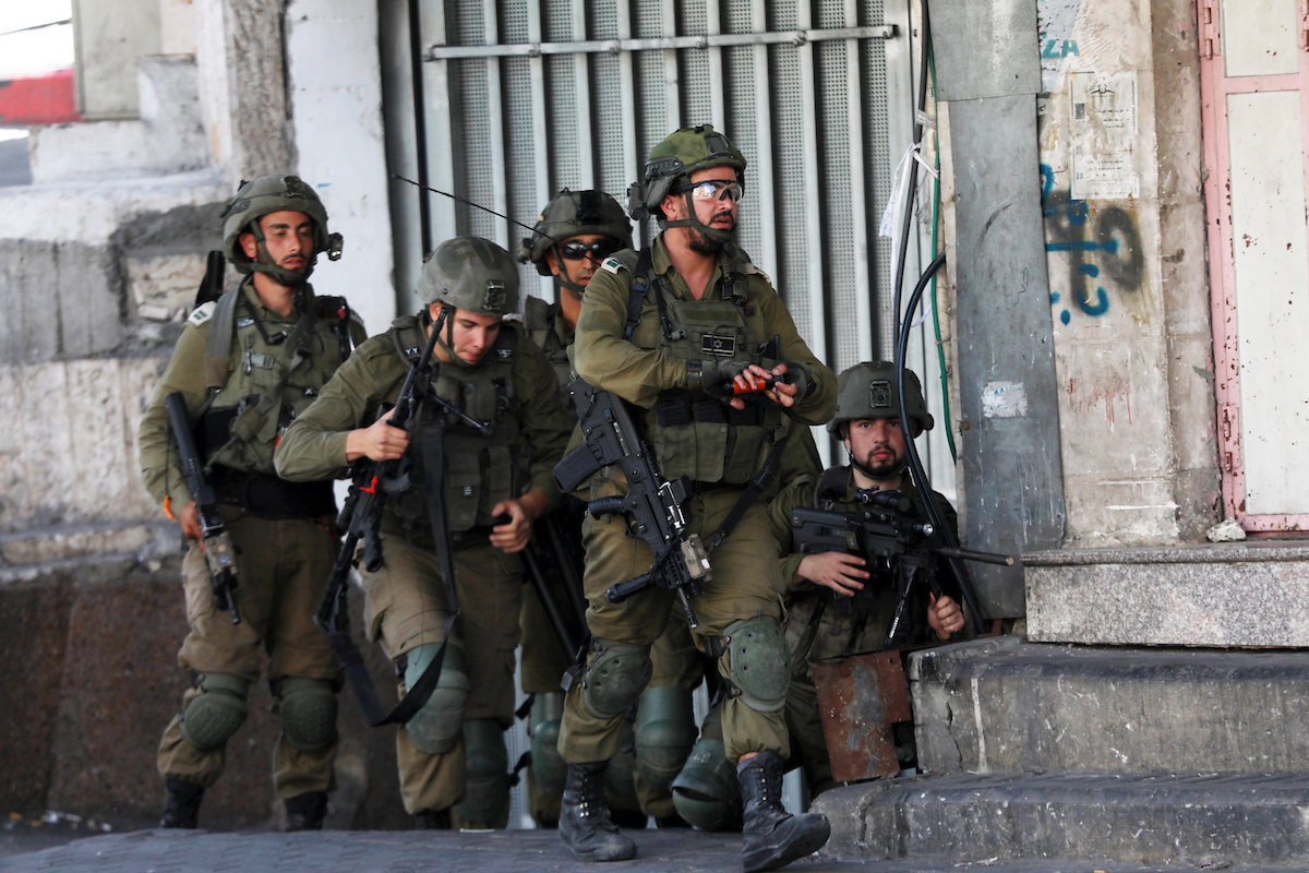 Israeli Occupation Forces Detain 7 Palestinian, Injure 5 in Jericho