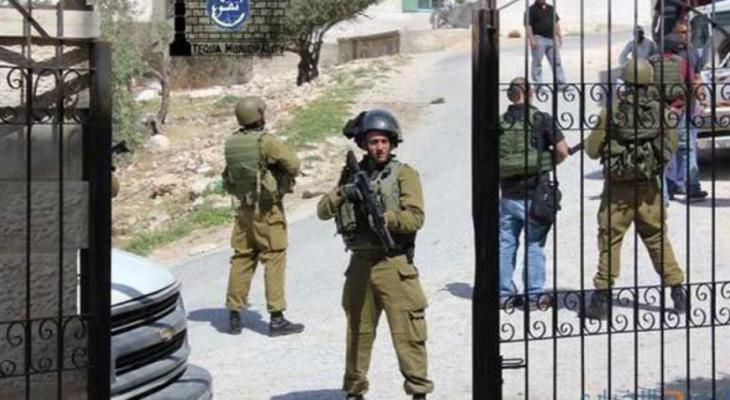 Israeli occupation forces IOF invaded on Sunday morning, February 12, a Palestinian school in Al-Khadr town in the occupied West Bank city of Bethlehem. 