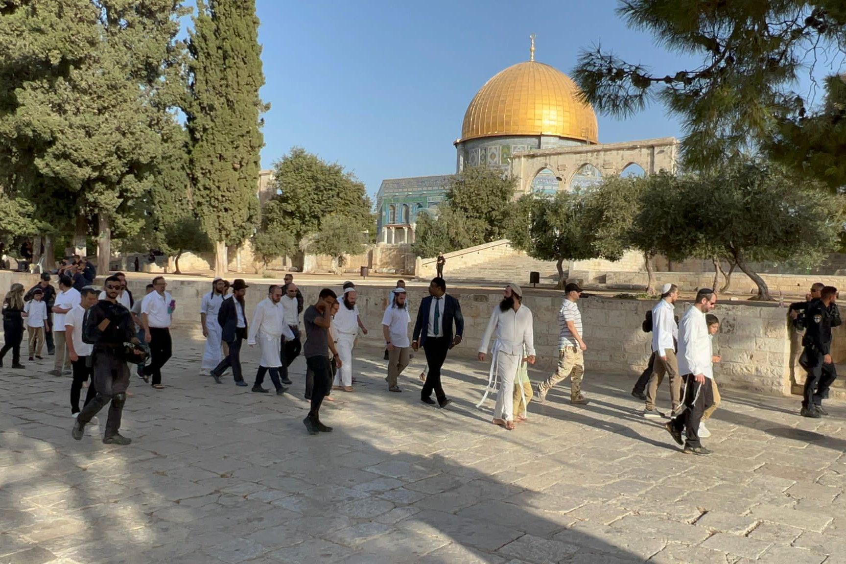 Groups of Israeli Jewish settlers invaded the courtyards of Al-Aqsa Mosque in occupied Jerusalem under the protection of Israeli occupation forces on Monday morning, February 20, 2023.