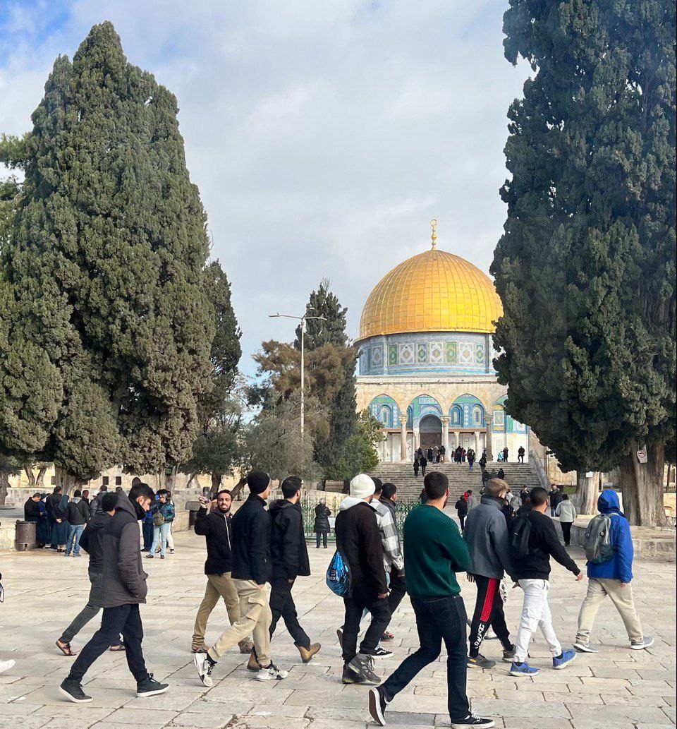 Israeli colonial settlers invaded Al-Aqsa Mosque, performing provocative rituals under the Israeli occupation forces’ protection. 