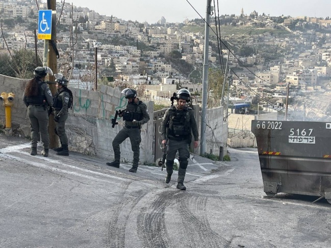 Israeli Occupation Forces Detain 14 Palestinians in West Bank