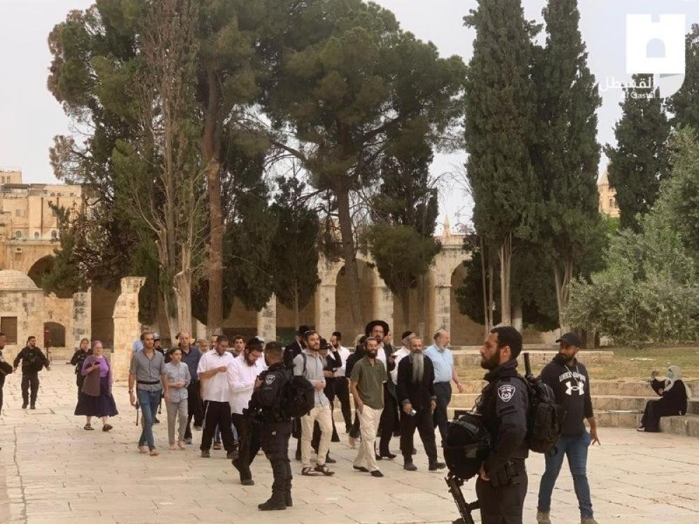 Scores of Israeli Jewish settlers invaded the courtyards of Al-Aqsa Mosque in occupied Jerusalem under the protection of Israeli occupation forces.