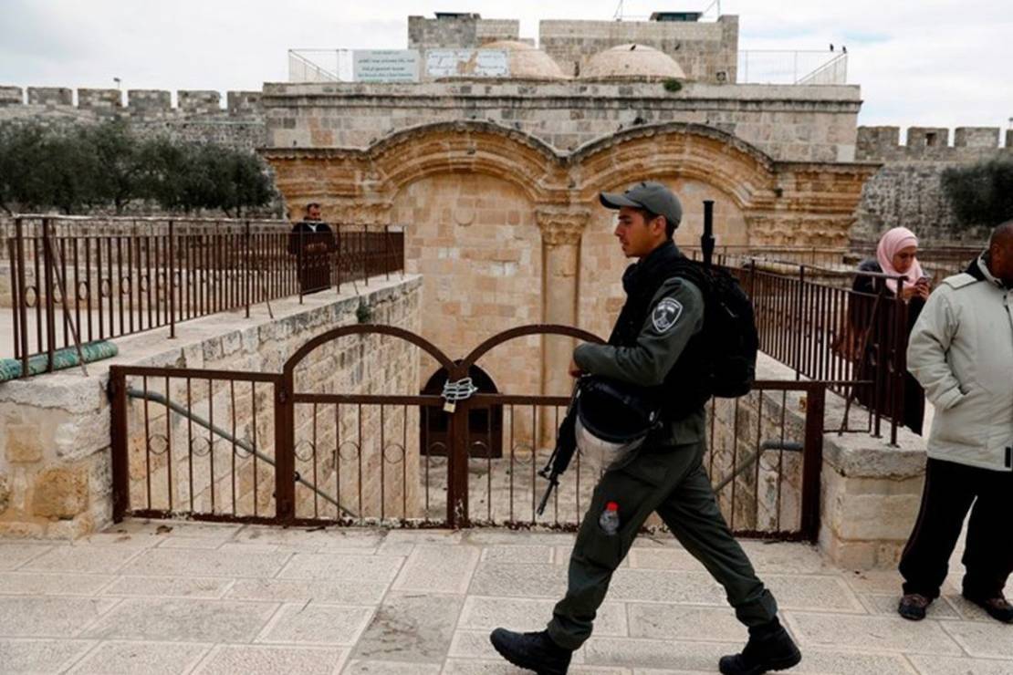Occupation Forces Storm Bab al-Rahma Mosque in Al-Aqsa Mosque
