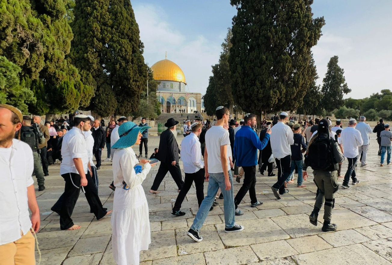 Hundreds of colonial Israeli settlers invaded the courtyards of Al-Aqsa Mosque and performed provocative rituals Hundreds of colonial Israeli settlers invaded the courtyards of Al-Aqsa Mosque and performed provocative rituals