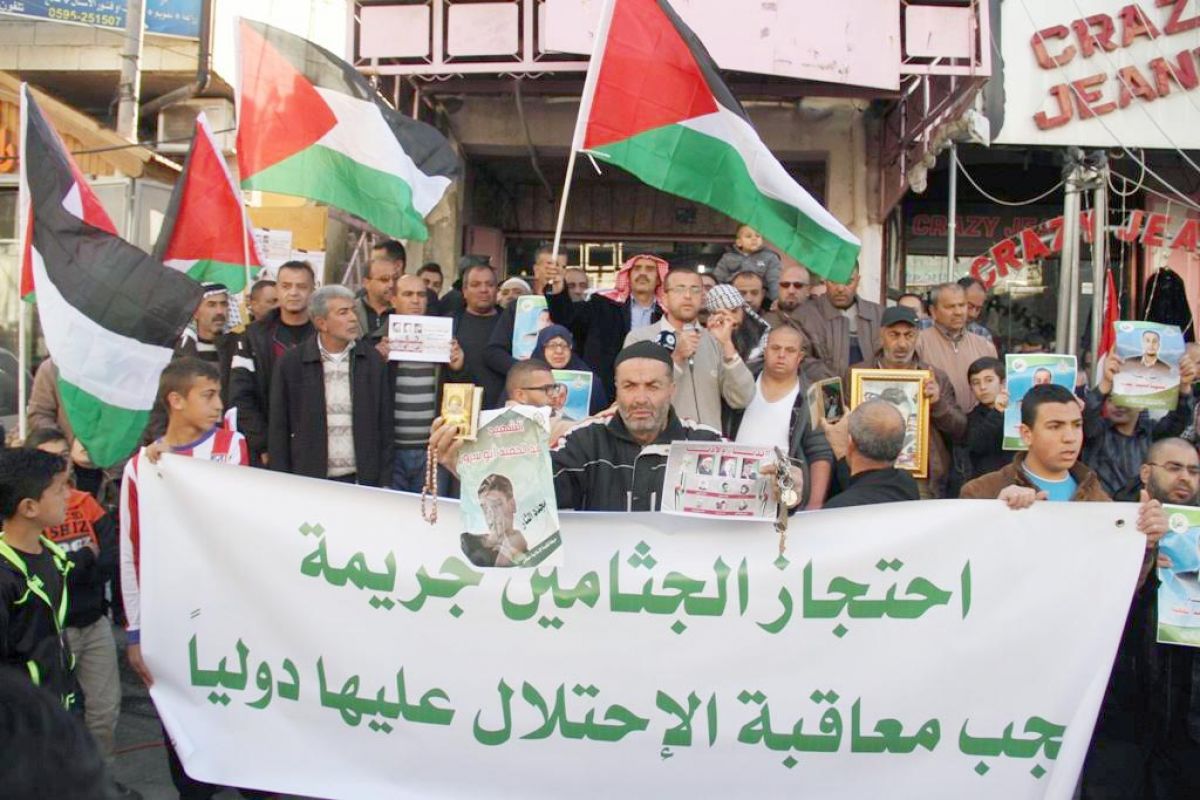 Dozens of Nablus Palestinians Protest Against Israeli Crimes Against Palestinian Detainees