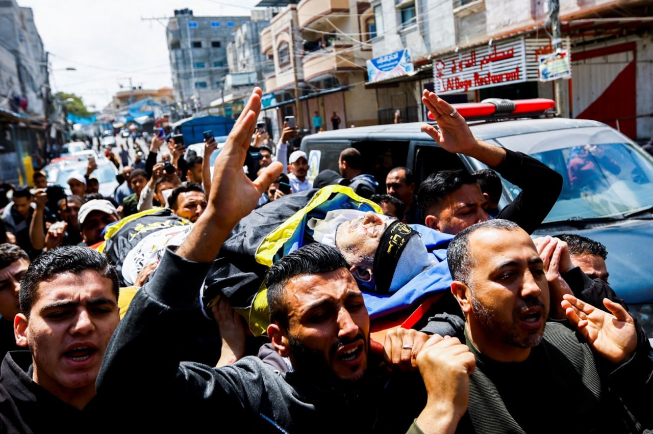 Palestinian Crowds Mourn Palestinian Killed in Israeli Attack on Gaza