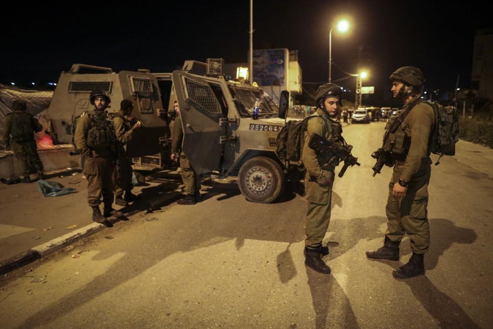 Early Wednesday morning, Israeli occupation forces raided various residences in the West Bank and Jerusalem, kidnapping 12 Palestinians, two of whom were minors.