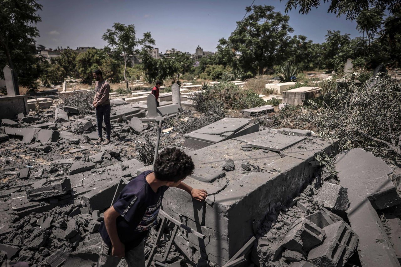 Israeli warplanes have launched an air strike on Eastern Gaza, targeting a Palestinian house, completely destroying it.