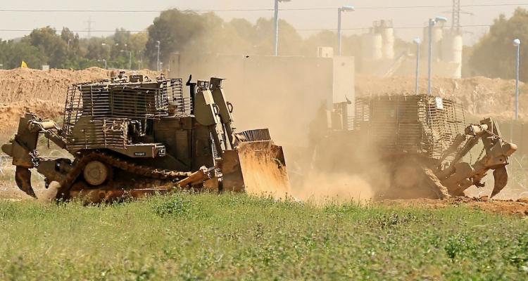 Israeli Military Vehicles Penetrate Gaza Border, Raze Agricultural Lands