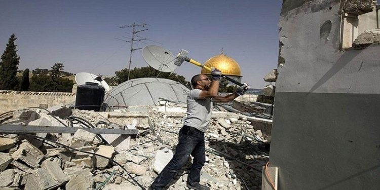 IOF Compel Demolition of Jerusalem Apartments in Jabal al-Mukaber