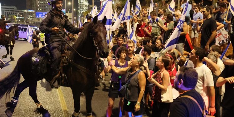 Thousands of Israeli Settlers Protest Against Judicial Reform Plans
