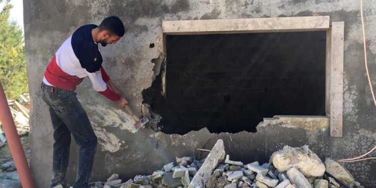 Israeli Occupation Forces Palestinian to Tear Down his Home in Jerusalem https://daysofpalestine.ps/israeli-occupation-forces-palestinian-to-tear-down-his-home-in-jerusalem/