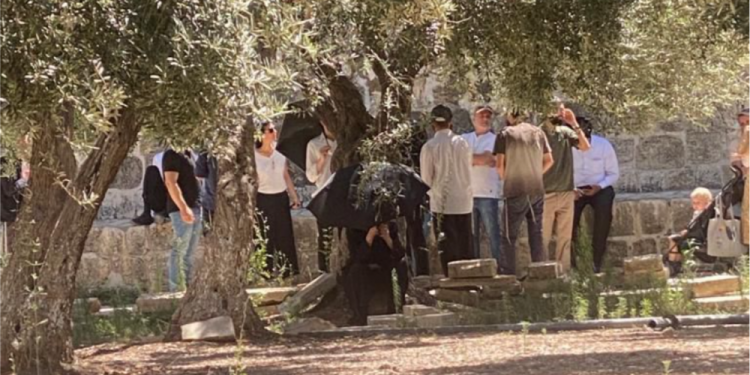 Scores of Israeli Settlers Invade Jerusalem’s Al-Aqsa Mosque