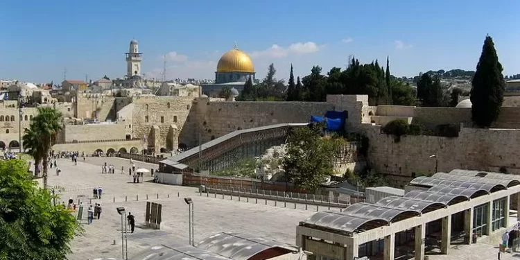 After 56 years since its demolition, Bab al-Magharibah neighborhood in Jerusalem returns through a new 3D application that embodies the details of the neighborhood that was destroyed by the occupation after the defeat of the Arabs in the war that Israel waged on June 5, 1967, against three of its neighboring Arab countries.