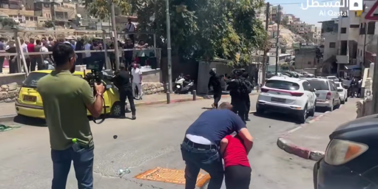 The head of the Islamic Movement in Israel, Sheikh Kamal al-Khatib, condemned the Israeli occupation forces' attack on the worshippers in the al-Bustan neighborhood of Silwan in occupied East Jerusalem on Friday.