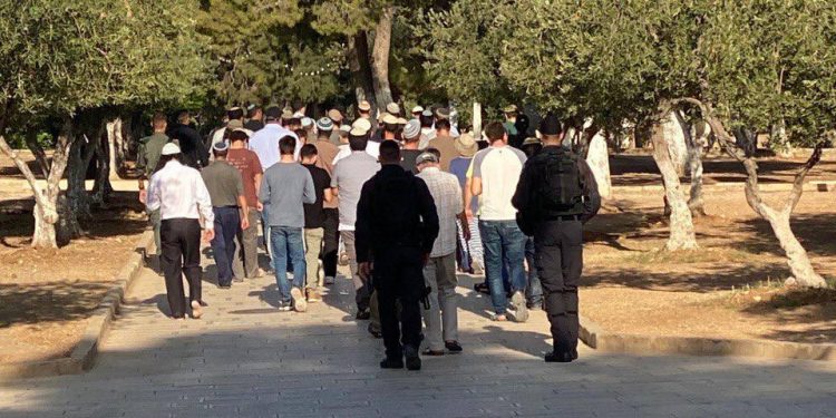 Hundreds of Israeli Settlers Invade Al-Aqsa Mosque