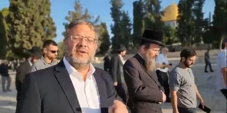 Hundreds of Israeli Settlers Invade Al-Aqsa Mosque