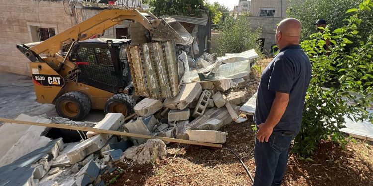 Israeli Forces Compel Palestinian to Self-Demolish His House in Occupied Jerusalem