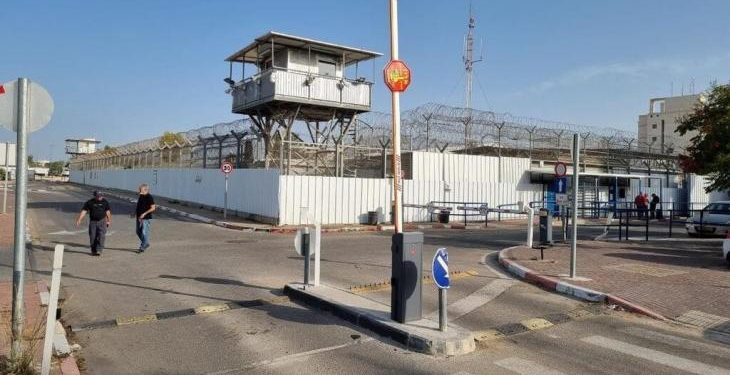 Palestinian Prisoners Protest Inhumane Conditions at Ramleh Clinic Prison