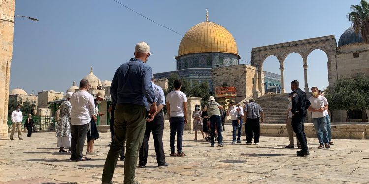 Dozens of Israeli Settlers Invade Courtyards of Al-Aqsa Mosque