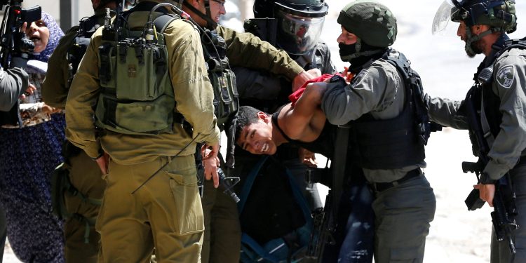 Israeli forces Detain Palestinians in West Bank Raids
