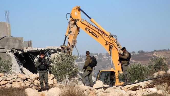 Israeli Occupation Forces Palestinian to Self-demolish His House in Jerusalem