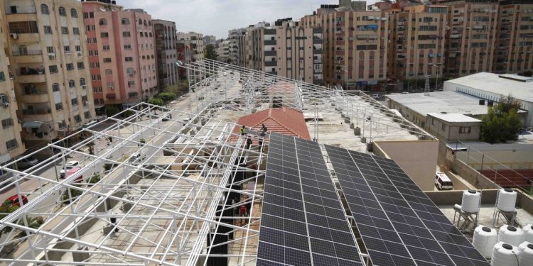 In a bid to improve the health sector in Gaza, which suffers from chronic power outages due to the blockade, Qatar Red Crescent Society (QRCS) has donated a solar power system to Al-Quds Hospital, run by Palestine Red Crescent Society (PRCS).