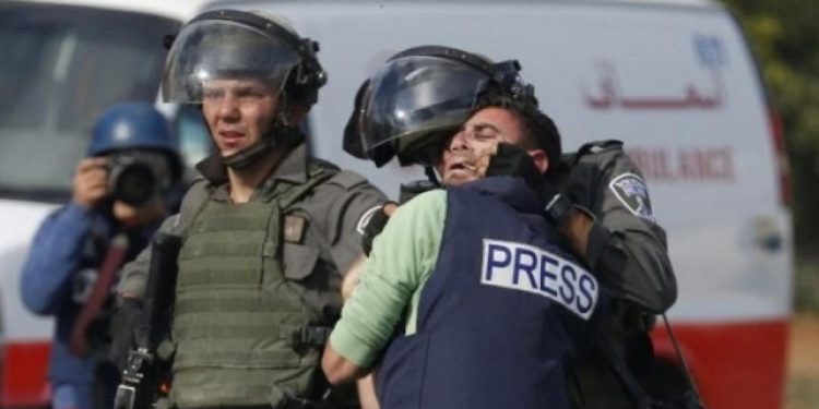 Reporters Without Borders (RSF) has denounced the press freedom violations that prevent journalists from reporting the news in Palestine. The organization said that journalists are caught between Israeli occupation forces and Palestinian security forces, who both ignore their right to work freely and safely.