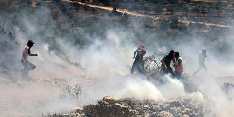 Israeli Settlers Attack Palestinian Homes in Nablus, Spark Confrontations