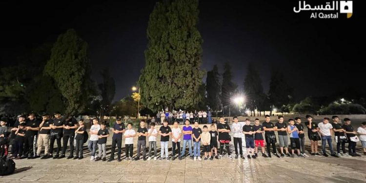 Significant number of Palestinians attend Al-Fajr prayer at Al-Aqsa Mosque