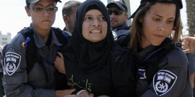 Palestinian Prisoners Protest Israeli Prison Policies by Returning Meals