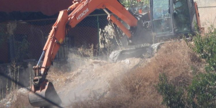 Israeli Forces Carry Out Demolition, Excavation Operation in Silwan