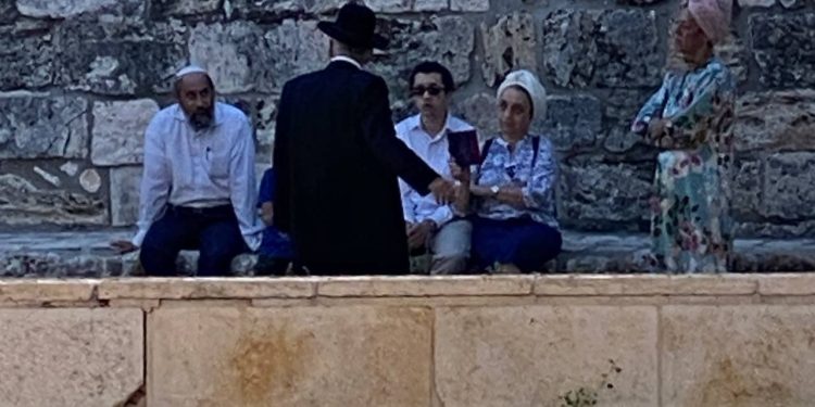Dozens of Israeli Settlers Invade Al-Aqsa Mosque