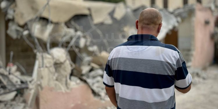 Israeli Forces Compel Palestinian to Self-Demolish His House in Occupied Jerusalem