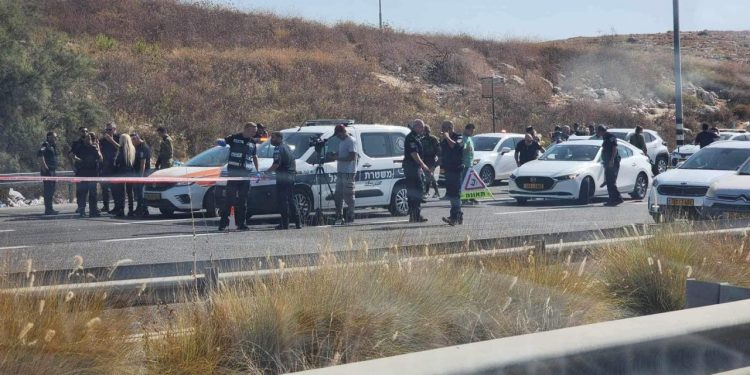 Palestinian Retaliates in Ramallah for Israeli Crimes, Injure 3 Soldiers