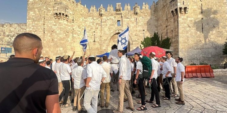 Far-Right Israeli Settlers Stream Through Occupied Old City of Jerusalem