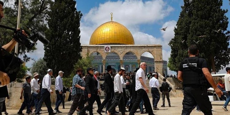 Israeli Colonizers Storm Al-Aqsa Mosque