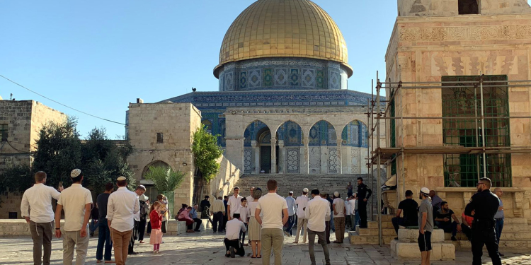 Dozens of Israeli Settlers Invade Al-Aqsa Mosque