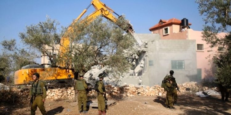Israeli Bulldozers Continue to Raza Palestinian Lands in Bruqin Town