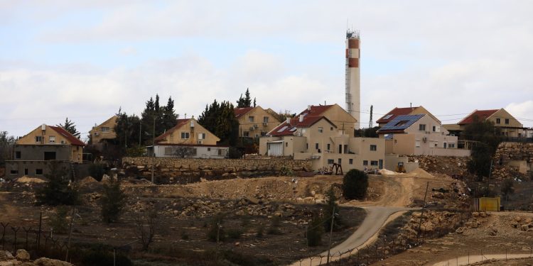Settlers Attempt to Seize Palestinian Lands in Southern Hebron Under Israeli Protection