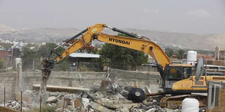 Israeli Occupation to Demolish 3 Palestinian Homes Near Al-Aqsa Mosque