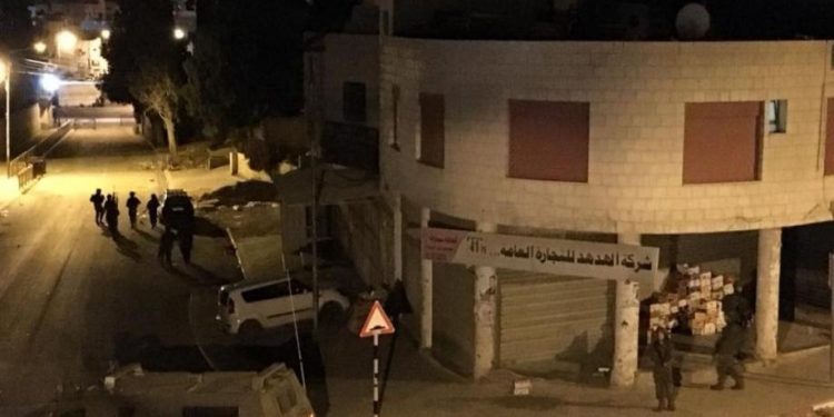 Israeli occupation forces forcefully entered Jenin camp in the northern occupied West Bank on Tuesday evening. This incursion resulted in a fierce clash with Palestinian resistance fighters,