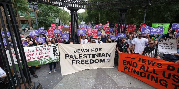 Protests Erupt Outside Netanyahu’s Residence in New York