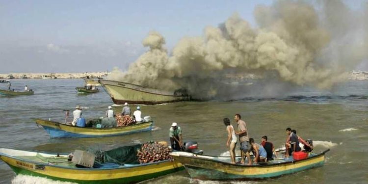 In a distressing development on Thursday evening, the Israeli occupation navy launched an attack on Palestinian fishing boats operating in the northern Gaza Strip.