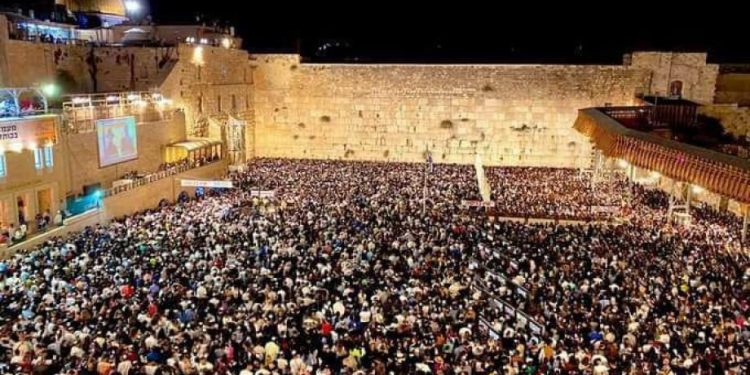 Dozens of Israeli Settlers Conduct Talmudic Rituals Near Al-Aqsa Mosque