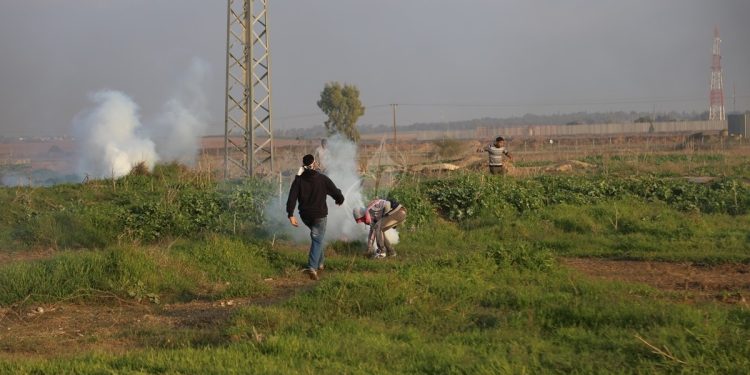 Israeli forces Attack Palestinian Fishermen, Farmers in Gaza Strip