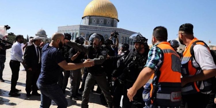 In the lead-up to the Jewish holidays this September, the situation surrounding the Al-Aqsa Mosque in Jerusalem has reached a critical juncture, with experts expressing deep apprehension over a potential escalation in tensions.